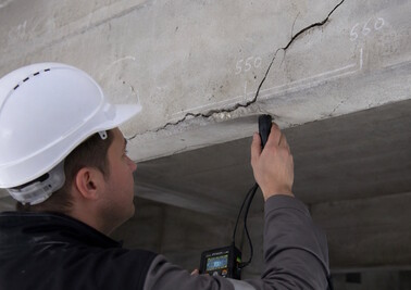 Инженер за работой
